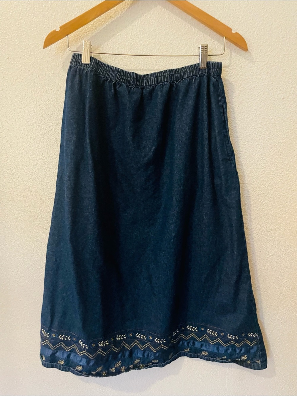 Vintage 100% Cotton Embroidered Midi Skirt Size Medium Pull On Denim w/ Pockets